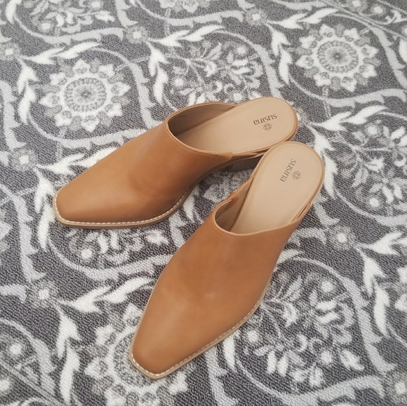🍁New to the closet🍁NWOT Susina caramel brown pointed toe booties - Picture 4 of 12